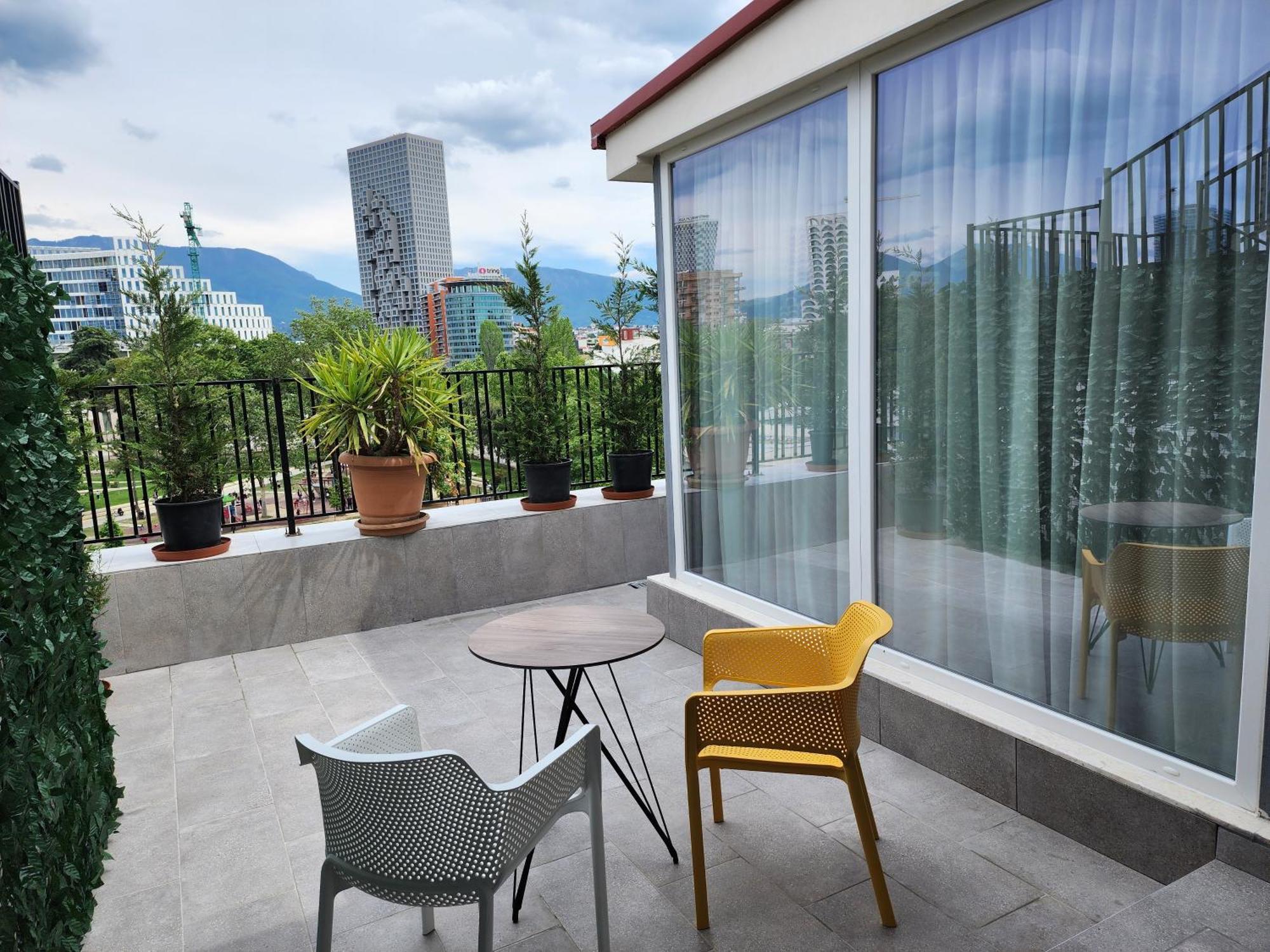 Penthouse With A City View Тирана Екстериор снимка
