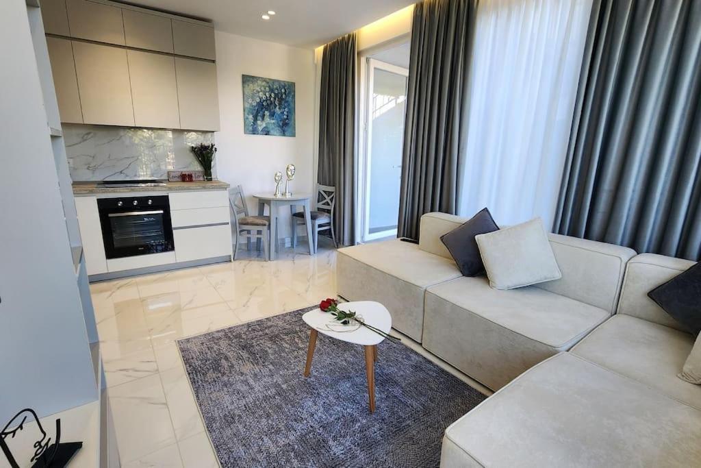Penthouse With A City View Тирана Екстериор снимка