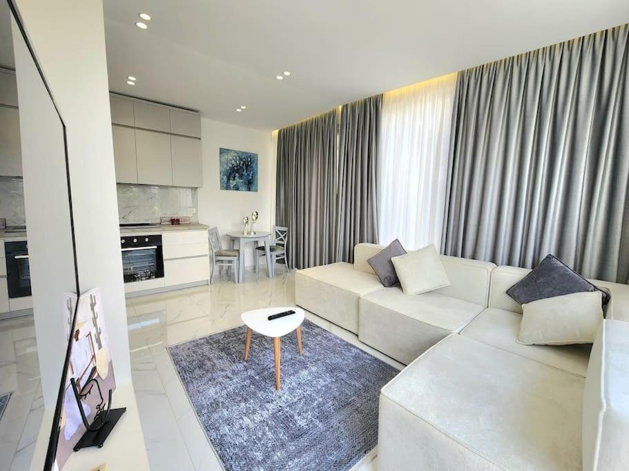 Penthouse With A City View Тирана Екстериор снимка