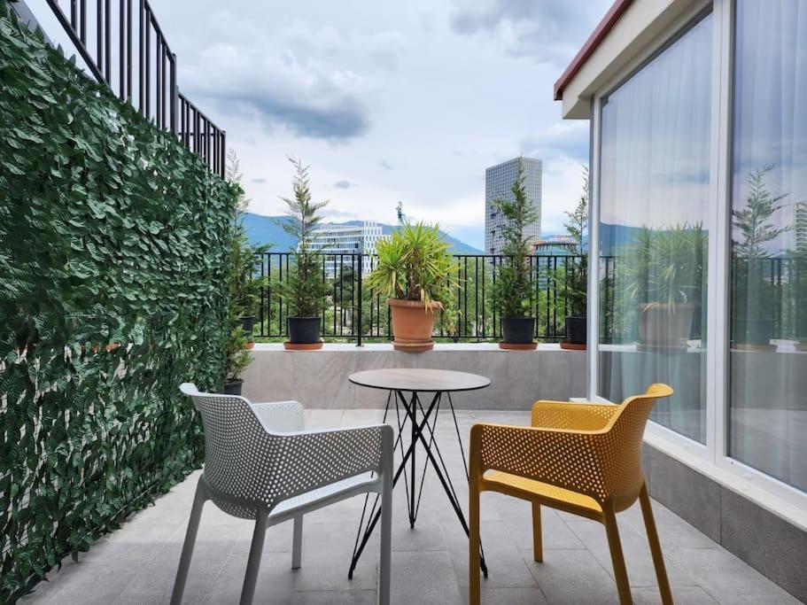 Penthouse With A City View Тирана Екстериор снимка