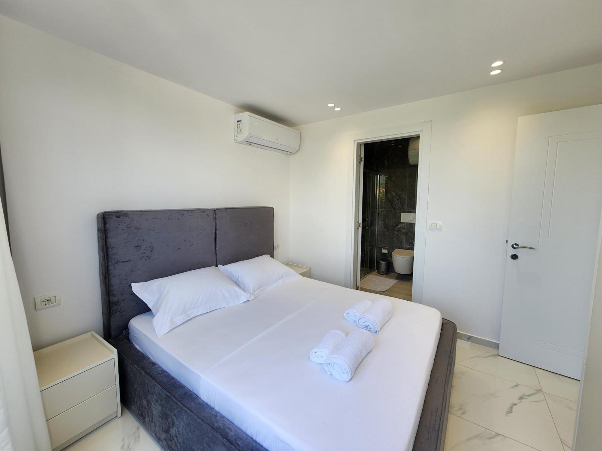 Penthouse With A City View Тирана Екстериор снимка